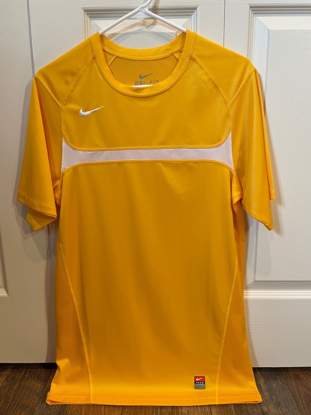 Nike Dri-Fit Team Short Sleeve T-Shirt - Men’s Small